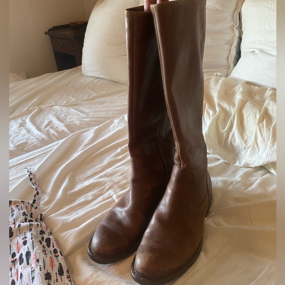 Born leather boots size 8 VGUC
